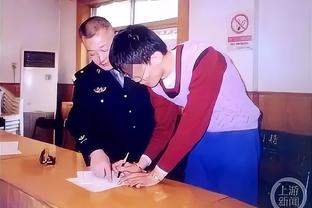 官方：曼联与20岁前锋休吉尔签订一份2+1的续约合同